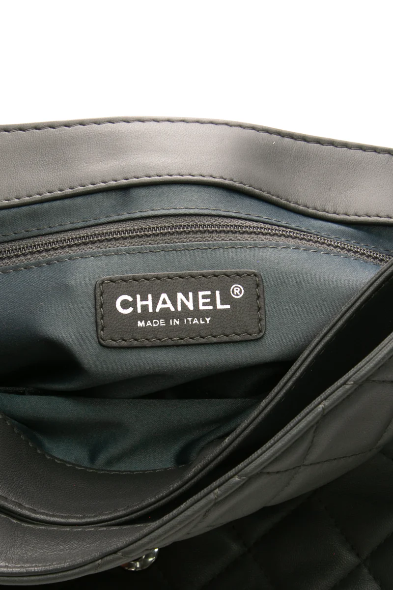 Coco Loop Jumbo Flap Bag - Image 12