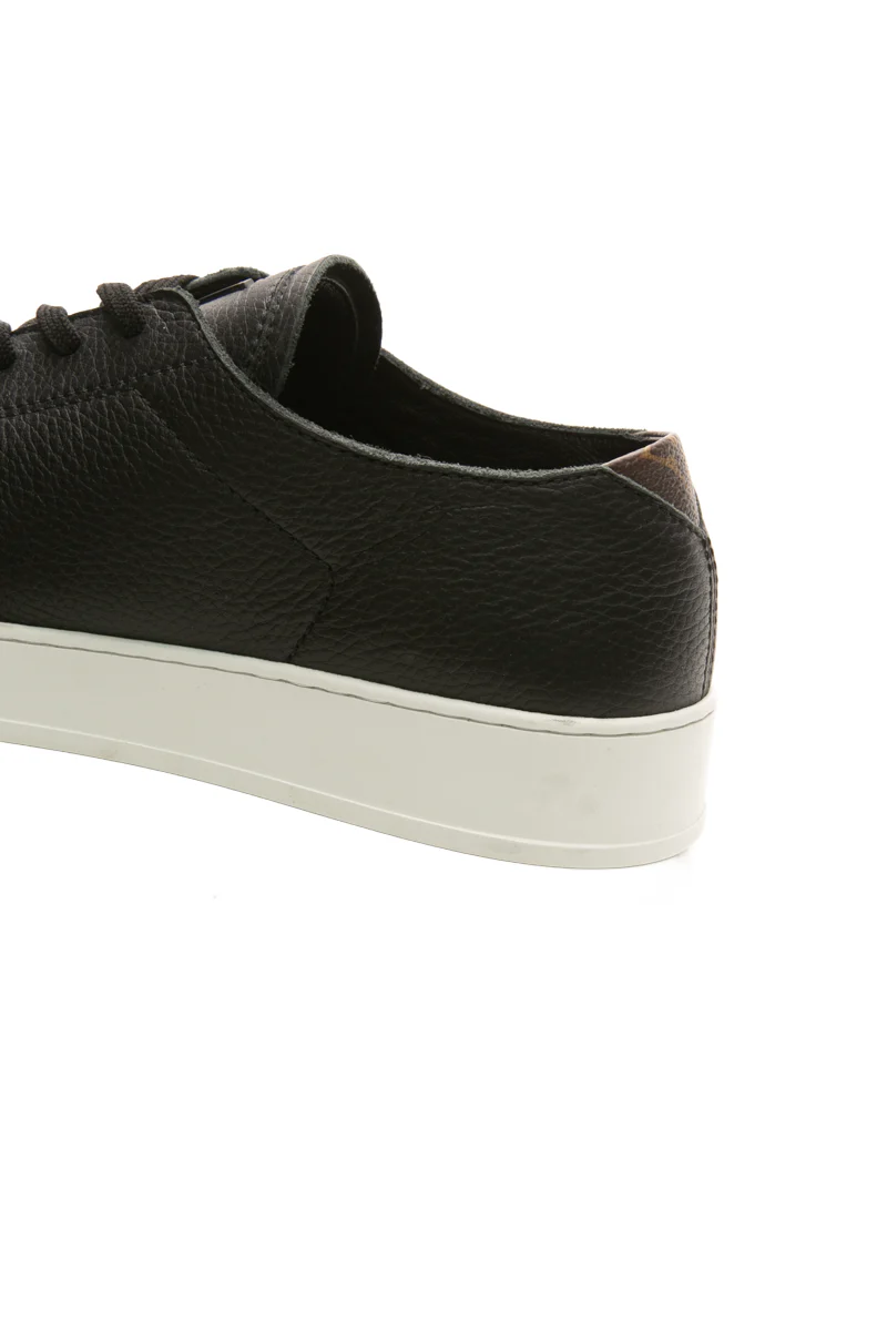 Men's Resort Sneakers - Size US 11 - Image 6