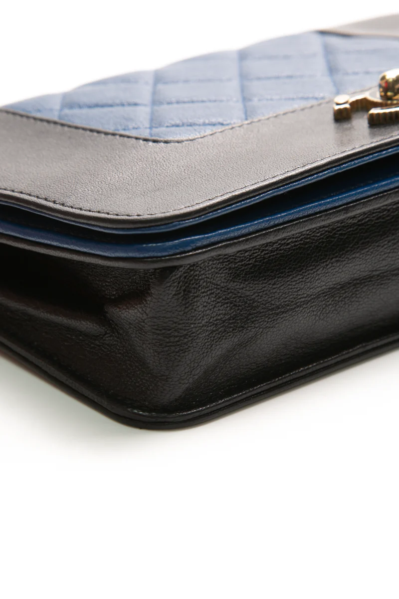 Mademoiselle Wallet on Chain - Image 5