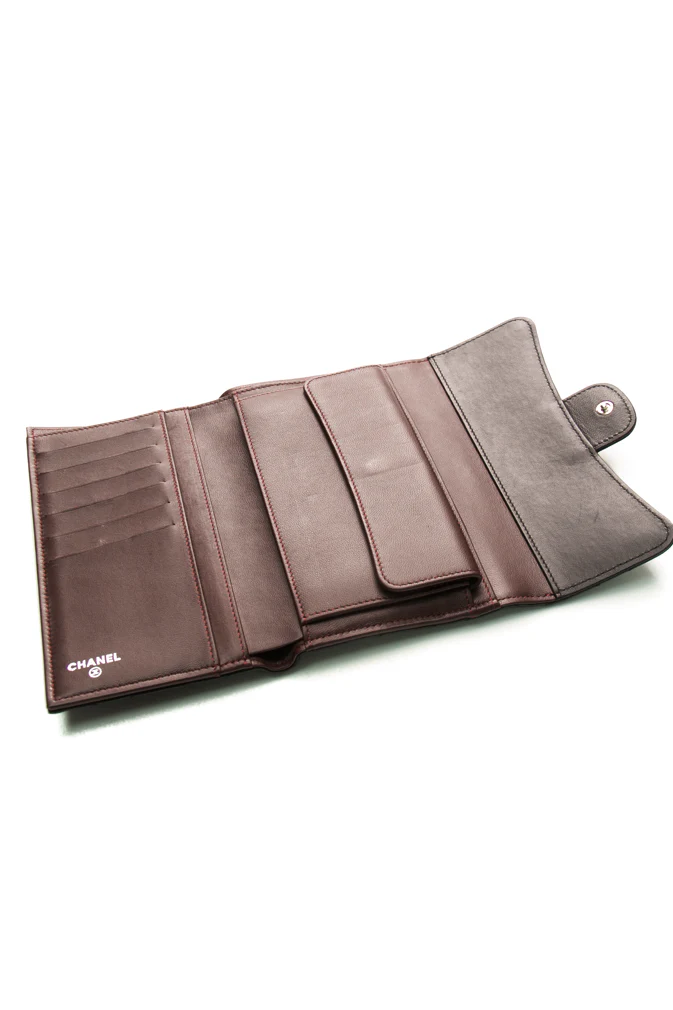 Classic L Flap Wallet - Image 6