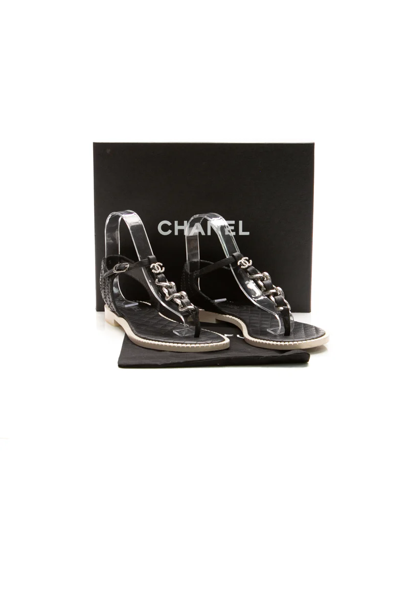 Interlocking CC Thong Sandals - Size 38 - Image 7