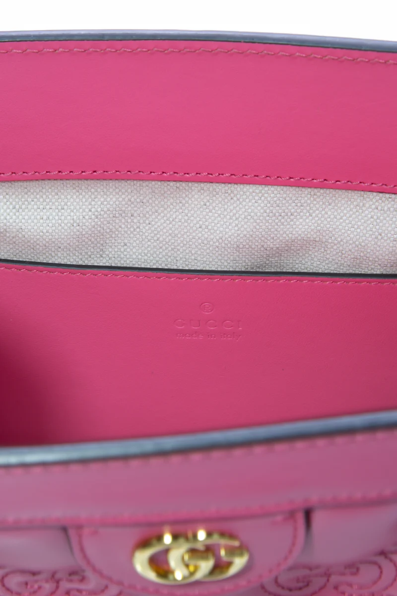 GG Matelasse Small Shoulder Bag - Image 9