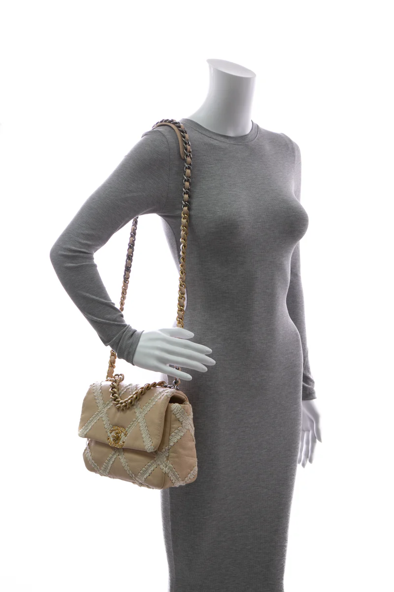 Chanel 19 Medium Flap Bag - Image 11